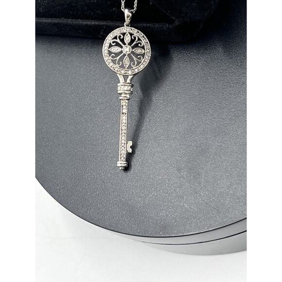 925 Sterling Silver Stamped Genuine Diamonds Floral Key Motif Chain Necklace - Picture 3 of 8